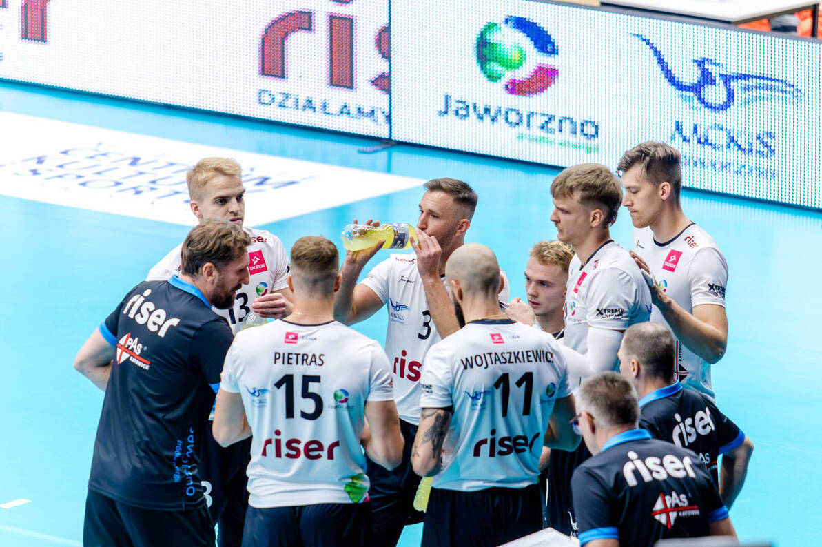 Środa z TAURON 1. Ligą: MCKiS Jaworzno - ICT PIERROT Czarni Radom 1:3
