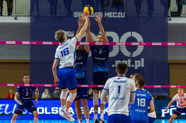 Morasko znów poniosło Fort. Trzy punkty i siatkarskie emocje przed kamerami Polsatu Sport